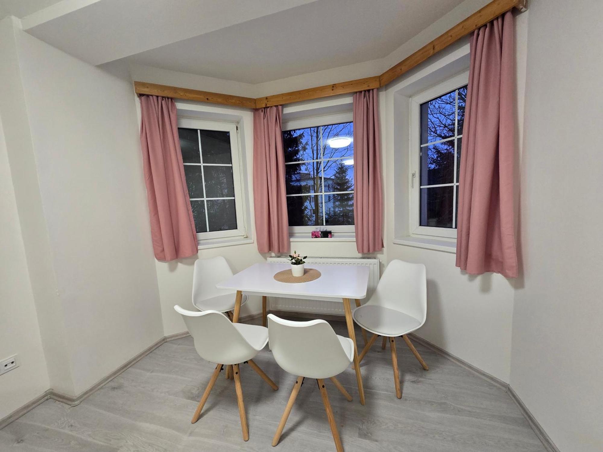 Apartmany Almond ฮาร์ราคอฟ ภายนอก รูปภาพ